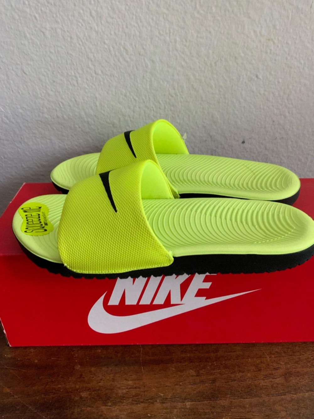 Nike Unisex Kids Kawa Slide Athletic Sandal Volt Size 3Y New Neon Yellow Green